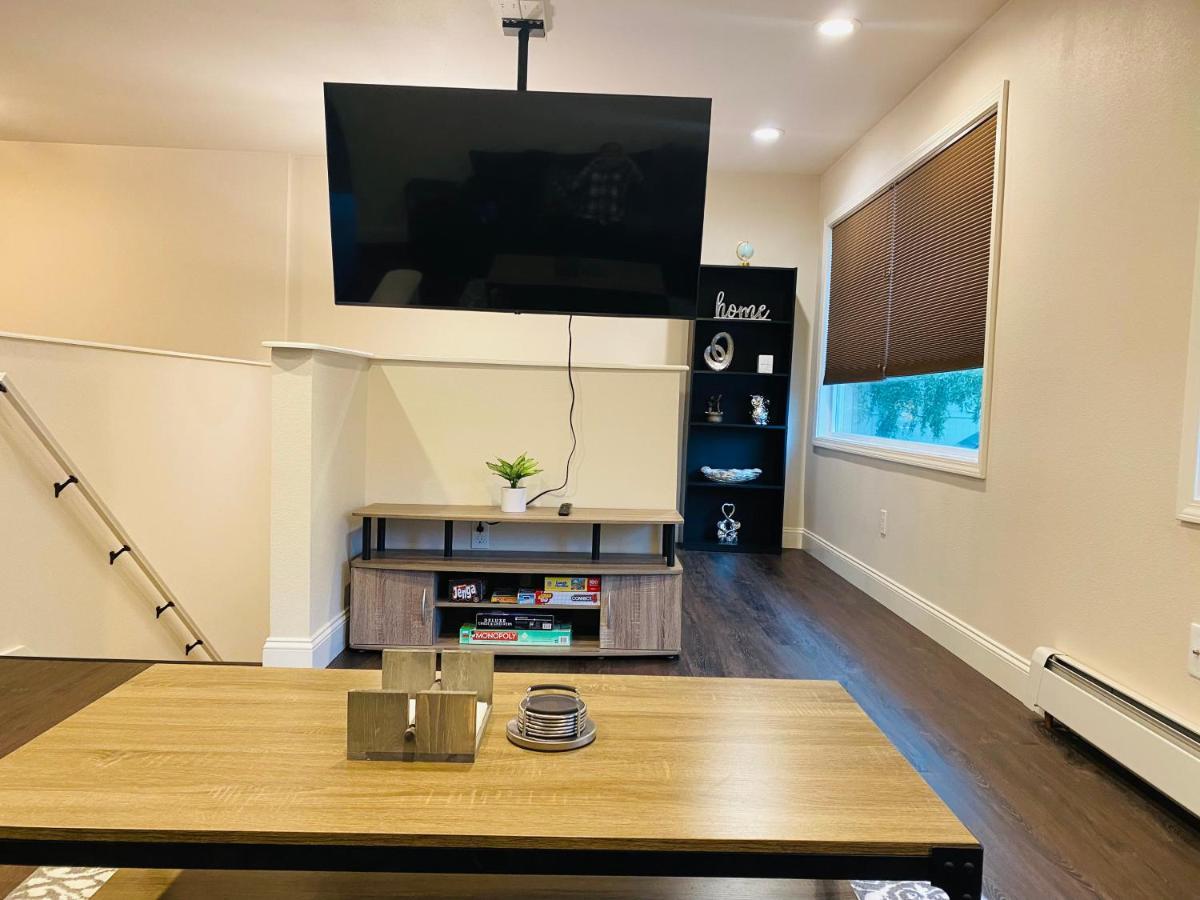 Beautiful 2 Bedroom 1 Bath Apartment With Private Garage Anchorage Esterno foto